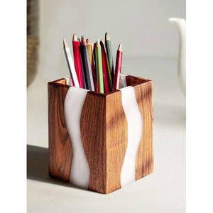 Portaplumas de Madera y Resina, Organizador de Escritorio Hecho a Mano, Porta Lápices para Oficina, Mesa de Estudio y Decoración del Hogar - Product Image 1