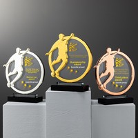 Nouveau trophée de football en cristal et métal gravé sur mesure, fabriqué en Chine, pour les joueurs d'attaque créatifs et exceptionnels, compétition sportive