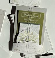 Invitation de mariage personnalisée avec impression en relief + estampage doré - une invitation au toucher sophistiqué et luxueux