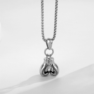 สร้อยคอจี้รูปถุงมือชกมวยสแตนเลสสตีลแบบโซ่เชื่อมสำหรับผู้ชาย - ของขวัญสำหรับงานปาร์ตี้และวันครบรอบ - Product Image 6