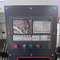 Torno CNC de bancada inclinada TCK/FCK50 con guías lineales de alta rigidez y torreta de 8 estaciones para piezas de automoción y ferretería.
