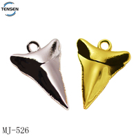 Breloques personnalisées avec logo de marque chrétienne, mignonnes et designées, plaquées or, accessoires de maillot de bain, étiquettes de nom en métal gravées, bracelet unisexe