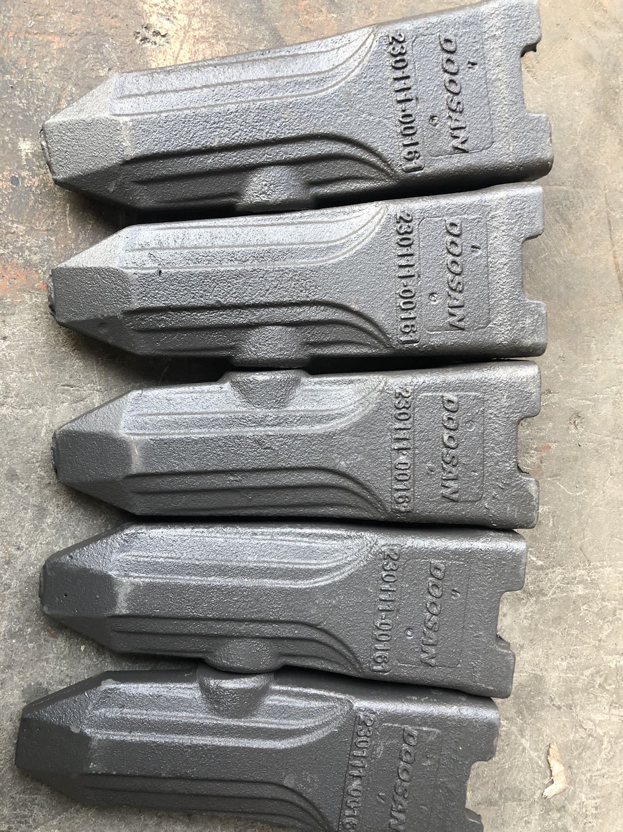 Doosan Daewoo Excavator Tooth Point 230111-00161 - New Spare Parts
