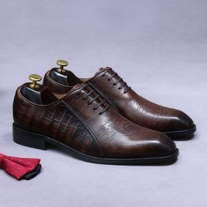 Chaussures d'automne pour hommes en cuir premium, style anglais, brogues gravées, à bout pointu, plateforme, à lacets, respirantes, décontractées et habillées, motif léopard - Product Image 1