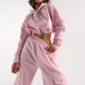 Ensemble de survêtement en molleton de coton personnalisé pour femme, comprenant un sweat à capuche court à manches longues et un pantalon cargo, deux pièces - Product Image 3