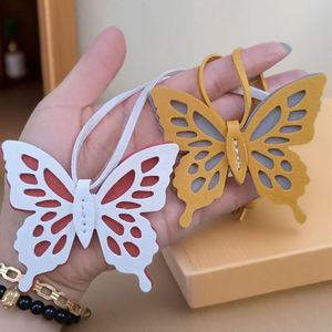 Nouveau porte-clés pendentif papillon ajouré créatif en PU coloré, breloque personnalisée pour sac femme - Product Image 1
