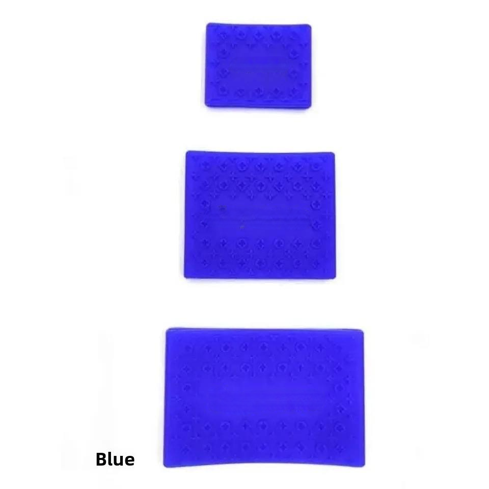 Middle circle (blue)