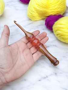 Crochets en résine et en bois légers, surface lisse, prise en main confortable, idéal pour le tricot, le crochet, le bricolage et les cadeaux faits à la main - Product Image 3