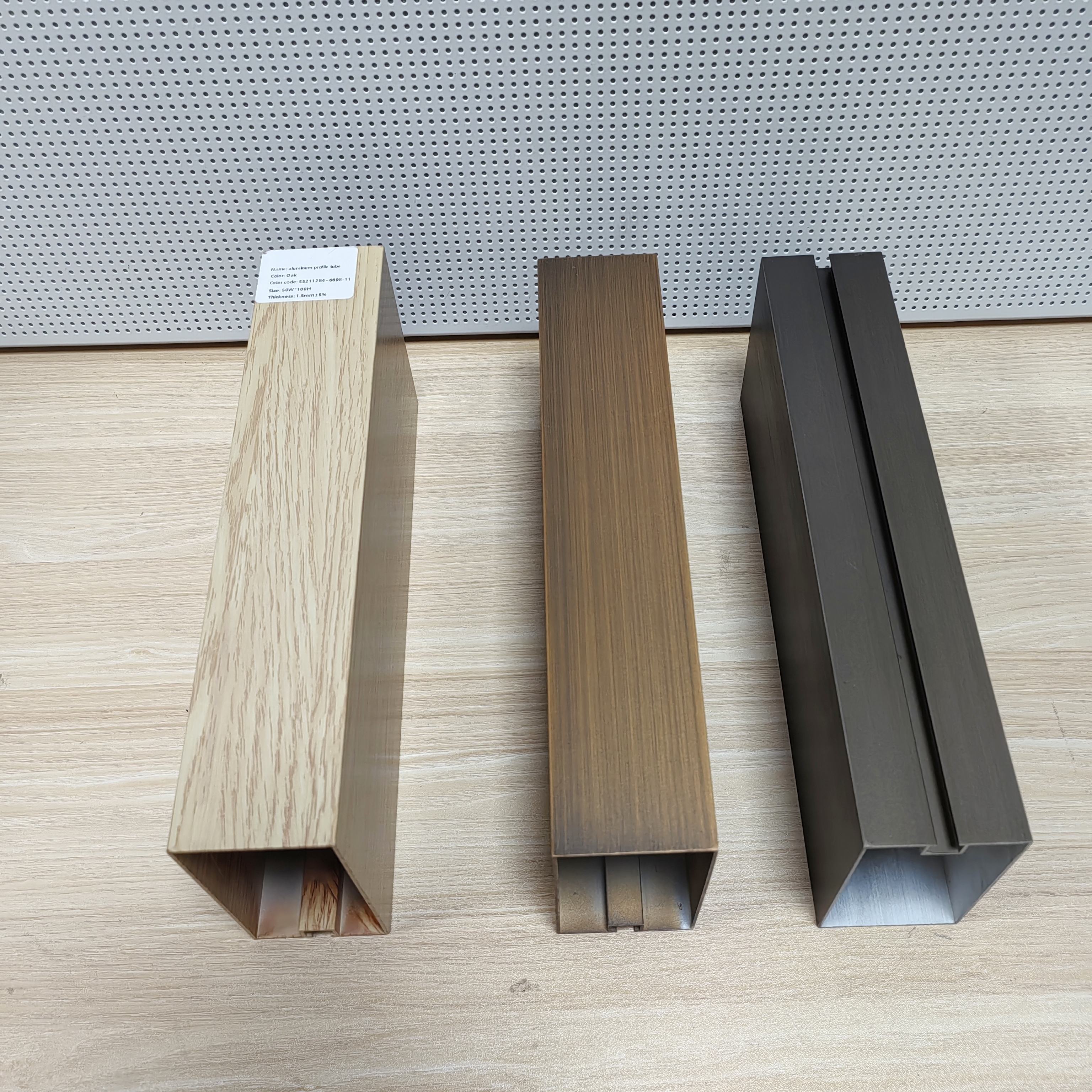 Tube en aluminium de plafond