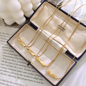 Collar de Acero Inoxidable Chapado en Oro de 18K para Mujer, Cadena de Clavícula Trenzada, Colgante Romántico, Joyería Vintage de Moda - Product Image 3