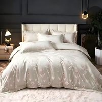 Parure de lit florale en polyester, base blanche, motif petites fleurs délicates, housse de couette et taies d'oreiller en microfibre douce, textile de maison, vente en gros