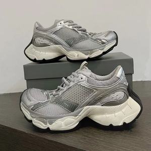 Baskets de course décontractées respirantes en maille à lacets pour hommes <span class=keywords><strong>et</strong></span> femmes, style rétro printemps-été, à semelle épaisse, du fabricant - Product Image 2