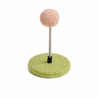 Jouet interactif en bois pour chat avec boule à ressort et base ronde respectueuse des griffes, idéal pour chats d'intérieur, vente en gros OEM/ODM