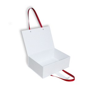Modern Design Customized Perfume <b>Box</b> Folding Magnetic <b>Gift</b> <b>Box</b> with Embossing & Matt Lamination Recyclable Rigid Packaging - Product Image 1