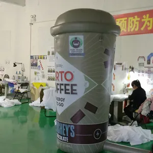 Gigante personalizzato per la pubblicità della tazza di caffè gonfiabile per i personaggi della mascotte dell'evento di promozione