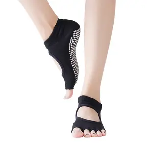 Wholesale Antislip Grip Custom Logo Pilates Yoga Socks Polyester Women Pretty Open 5 Toes Sport Socks dance socks