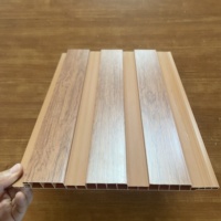 Installation facile Conception personnalisée de panneaux de plafond en PVC résistant à la chaleur pour la décoration