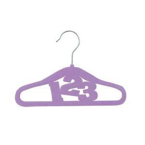 Gros bébé mignon chiffres 123 velours <span class=keywords><strong>cintre</strong></span> de haute qualité antidérapant Premium noir velours cintres flocage <span class=keywords><strong>cintre</strong></span> pour enfants - Product Image 6