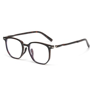 Gafas ópticas rectangulares de montura completa, color marrón, lentes transparentes CR-39, montura mediana, unisex - Product Image 1