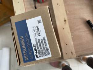 Motor Servo AC Mitsubishi 100% Nuevo y Original HF-KN43B - Product Image 1