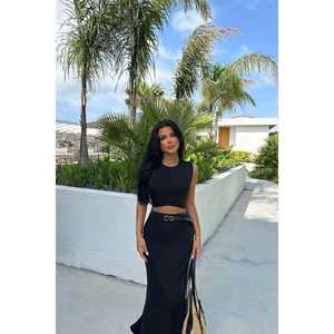 Ensemble deux pièces noir Bianca XS : Haut et short sport au-dessus du genou en tissu côtelé pour l'automne - Product Image 1