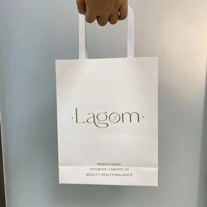 Sac de shopping en papier recyclé personnalisé 25x20x7cm pour cosmétiques, chaussures, vêtements, emballage avec logo imprimé à l'écran et sac cadeau en kraft - Product Image 4