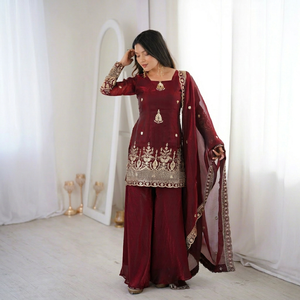 Ensemble prêt-à-porter pour femme, entièrement cousu, style ethnique, avec broderie et travail de sequins, comprenant un haut à bordure en dentelle, un pantalon palazzo et un dupatta. - Product Image 1
