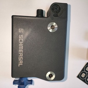 Capteur de proximité inductif Schmersal IFL4-250-10N-1716 avec montage blindé/non blindé pour usage industriel - Product Image 3