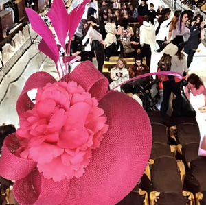 Fascinator pour femmes, idéal pour les courses de chevaux ou les derbies, avec une silhouette spectaculaire et une fixation sécurisée par épingle à cheveux. - Product Image 4