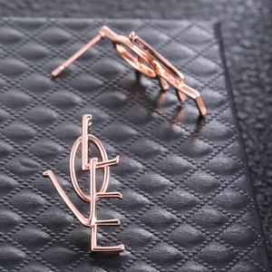 Orecchini pendenti lunghi a forma di lettera LOVE per donna, accessori di moda per feste e uso quotidiano - Product Image 3