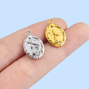 Ciondolo a Coda di <span class=keywords><strong>Sirena</strong></span> Classico per Bambini in Acciaio Inossidabile Placcato Oro 18k, con Motivo a Doppia Faccia, Accessorio Fai-<span class=keywords><strong>da</strong></span>-te - Product Image 2
