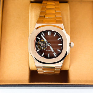 Montre de luxe personnalisée de qualité supérieure fabriquée en Chine, mouvement mécanique NH35 de 13 mm d'épaisseur, cadran ajouré, boîtier en saphir - Product Image 2