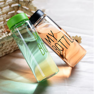 Produits en gros OEM Bouteille d'eau de 500 ml pour enfants <span class=keywords><strong>Shaker</strong></span> à protéines Bouteilles à jus avec couvercle vert Bouteille d'eau propre en plastique personnalisée - Product Image 1
