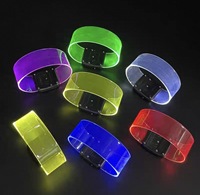 LED-Blinkende Leuchtende Handförmige Plastik-Armbänder Knopf- & Geräuschaktiviert Batteriebetrieben für Konzerte Partys & Veranstaltungen
