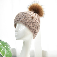 Mode automne hiver laine tricoté bonnet chapeaux pour femmes personnalisé en cuir Patch Logo décontracté hiver chapeau avec pompon en vraie fourrure