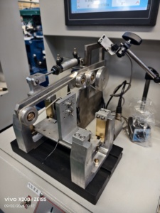 Machine d'équilibrage à courroie pour rotors de moteurs de drones UVA, capable de supporter une charge de 0,5 kg pour des rotors d'un diamètre de 160 mm ou moins. - Product Image 2