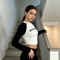 Pull court en maille à manches raglan avec imprimé lettres SEAMLESS - Contraste noir et blanc, pull ras du cou ajusté pour femme