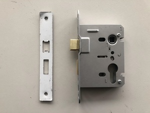 Serrure de salle de bain <span class=keywords><strong>à</strong></span> <span class=keywords><strong>rayon</strong></span> de 65mm de type britannique avec plaque frontale pour porte en bois laiton acier alliage de zinc matériau ABS 3 clés incluses - Product Image 2