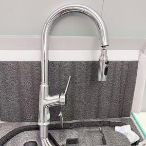 ก๊อกน้ำแบบดึงออกได้สำหรับห้องครัว แบบก้านโยกเดี่ยว ติดตั้งบนเคาน์เตอร์ วาล์วเซรามิก สไตล์ร่วมสมัย อัตราการไหล 2.0-2.9 แกลลอนต่อนาที - Product Image 1