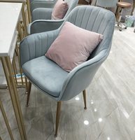 Chaise de salle à manger personnalisée Fauteuil rembourré en tissu bleu touffeté Chaise de salle à manger pour restaurant, café en velours