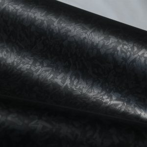 Film de protection de voiture en vinyle PVC mat effet carbone noir de luxe 1,52x18m, rouleaux brillants pour graphismes automobiles et wrapping de véhicules - Product Image 2