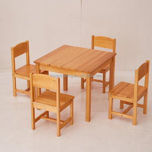 Mesa de Estudio de Madera y Cuatro Sillas, Diseño Clásico para Niños, Color Natural - Product Image 2