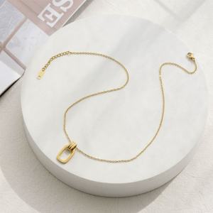 Collar con Logotipo Personalizado, Resistente al Deslustre, Impermeable, de Acero Inoxidable, Chapado en Oro de 18k, con Marco Cuadrado para Mujer - Product Image 2