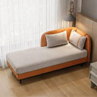 Chaise longue rembourrée avec structure en bois massif et coussins, style moderne minimaliste pour chambre d'hôtel et bureau