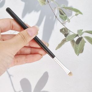 Pincel de cejas ultrafino de venta caliente, pincel delineador de ojos con borde de cuchilla, pincel plano biselado para efecto de seda, mango cómodo para rostro - Product Image 1