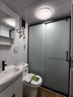 Maison conteneur préfabriquée de luxe moderne de 20/30/40 pieds avec panneaux sandwich, salle de bain et cuisine extensibles, certifiée CE