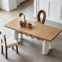Table et chaises de salle à manger en bois massif style crème français moderne, couleur bois naturel, 8 places