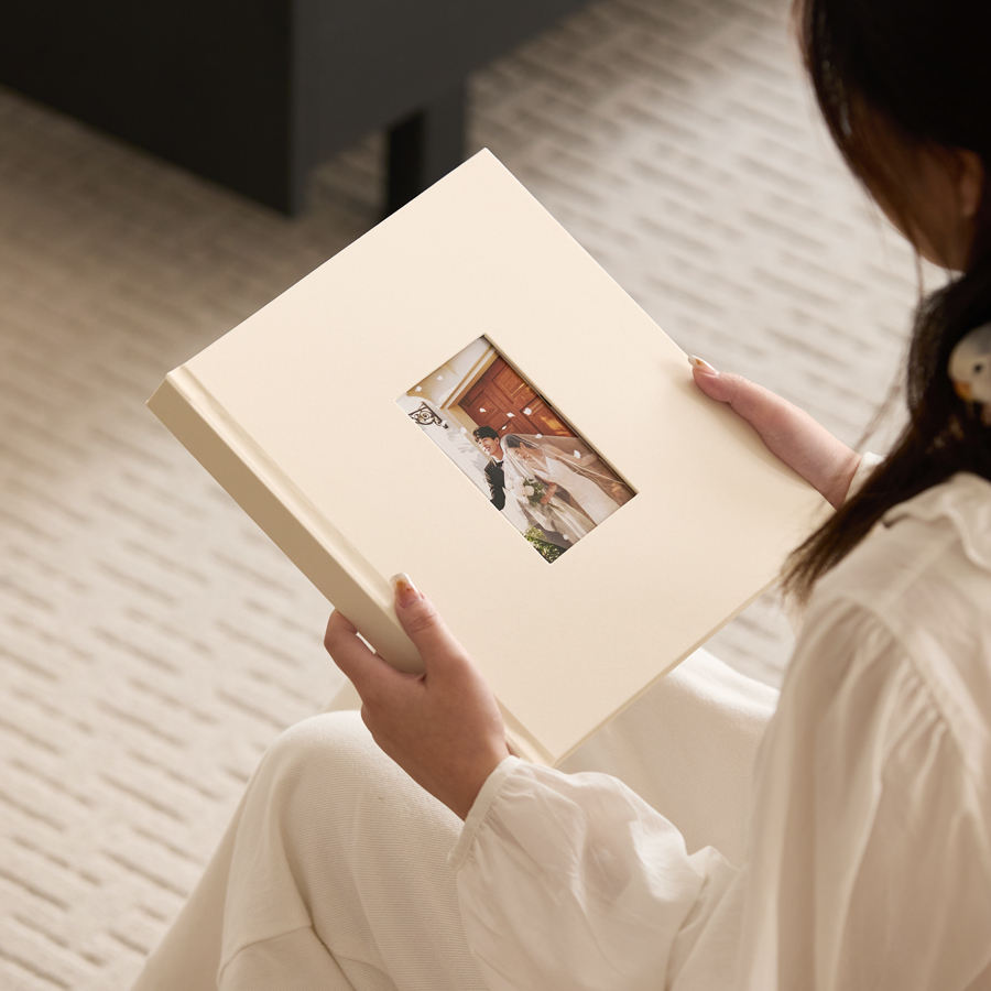 นมปกสีขาวหน้าต่างสี่เหลี่ยมแนวตั้ง28*28ซม