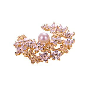 Wholesale High-End Fashionable Women's <b>Brooches</b> Rhinestone Scarf Anti-Glare Buckles Chest Flower <b>Pins</b> Freshwater Pearl - Product Image 5