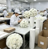Boules de fleurs en soie blanches JD, sphères florales, centres de table pour mariage, anniversaire, décoration de fête à domicile - Vente en gros par le fabricant